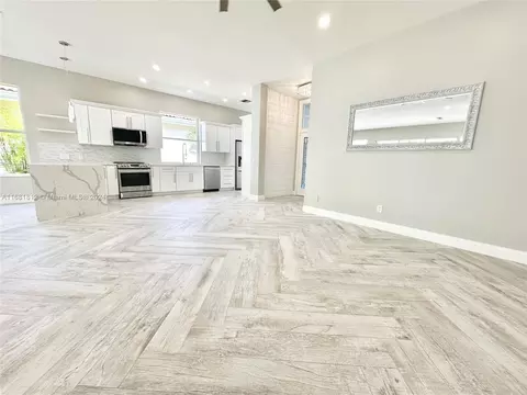 Living - 135 Hampton Cir, Jupiter, FL 33458 photo 3 of 7