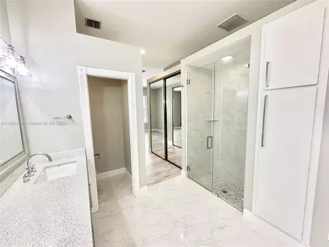 Bath - 135 Hampton Cir, Jupiter, FL 33458 photo 7 of 7