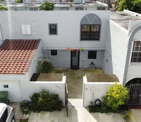1060 W 43rd Pl #40, Hialeah, FL 33012