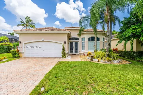 19402 SW 68th St, Fort Lauderdale, FL 33332
