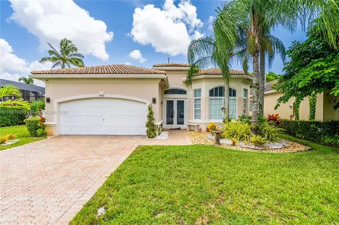 19402 SW 68th St, Fort Lauderdale, FL 33332