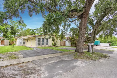 2324-2326 Liberty St, Hollywood, FL 33020