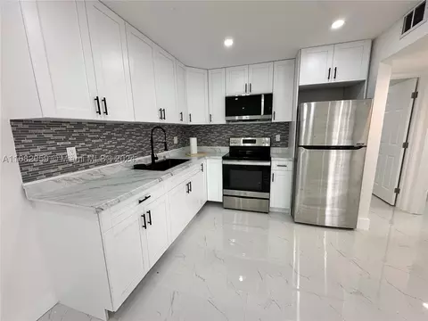 10735 SW 3rd St #3, Sweetwater, FL 33174