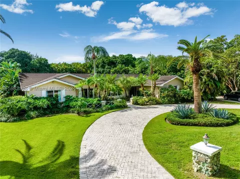5870 SW 96th St, Pinecrest, FL 33156