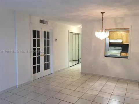 1085 W 68th St #102, Hialeah, FL 33014