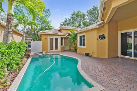 5810 NW 123rd Ave, Coral Springs, FL 33076