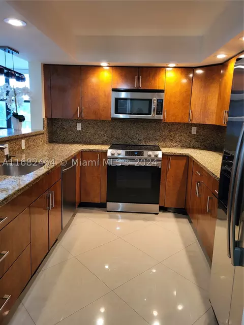 800 Parkview Dr #307, Hallandale Beach, FL 33009
