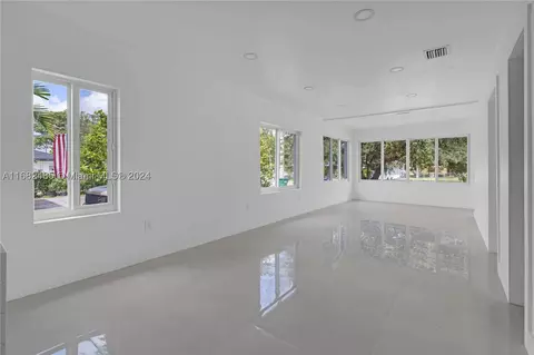 667 NW 14th St, Florida City, FL 33034