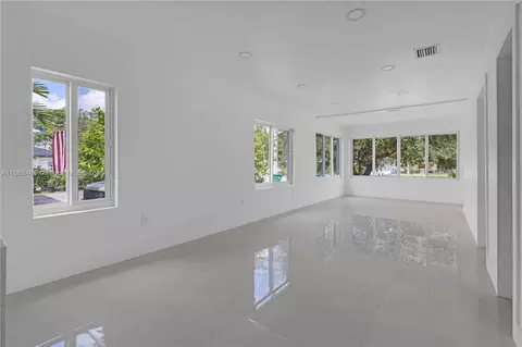 667 NW 14th St, Florida City, FL 33034