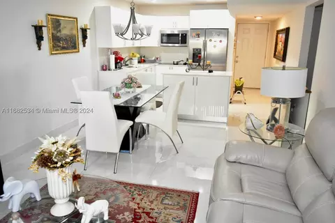 1555 W 44th Pl #250, Hialeah, FL 33012