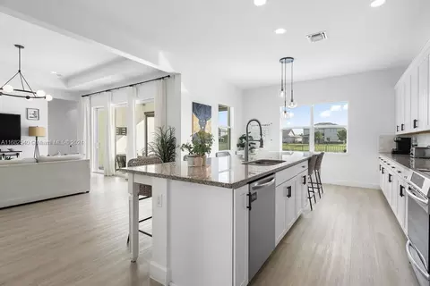 Kitchen - 5840 Whippoorwill Cir, Westlake, FL 33470 photo 2 of 4