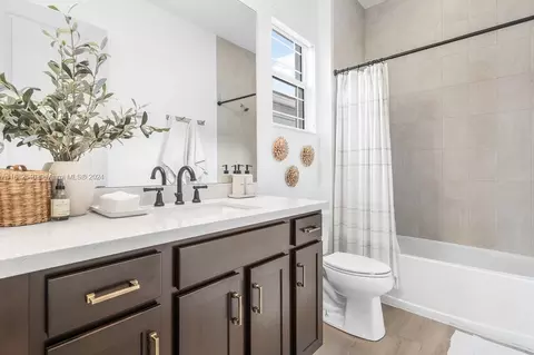 Bath - 5840 Whippoorwill Cir, Westlake, FL 33470 photo 2 of 3