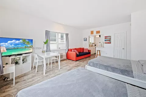 1100 Collins Ave #210, Miami Beach, FL 33139