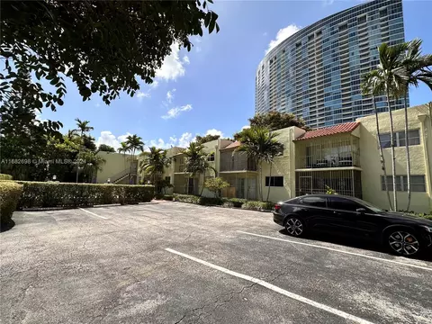 520 NE 38th St #10, Miami, FL 33137