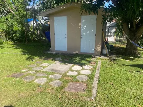 Exterior - 2551 SW 18th St, Miami, FL 33145 photo 2 of 3