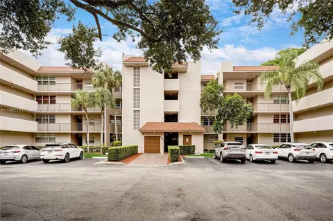 1931 Sabal Palm Dr #402, Davie, FL 33324