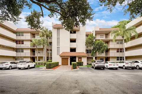 1931 Sabal Palm Dr #402, Davie, FL 33324