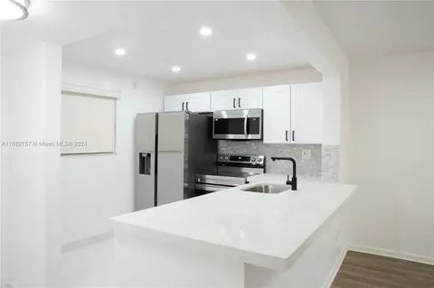10975 SW 107th St #118, Miami, FL 33176