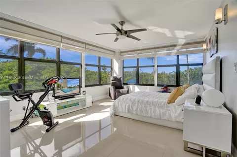 2500 Parkview Dr #410, Hallandale Beach, FL 33009