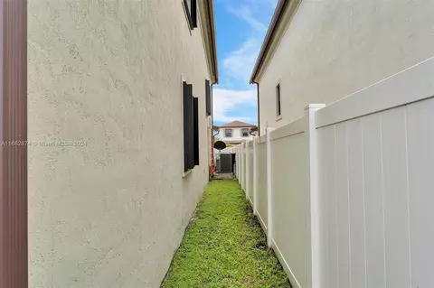 11066 W 35th Way, Hialeah, FL 33018 photo 34