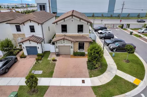 11066 W 35th Way, Hialeah, FL 33018 photo 2