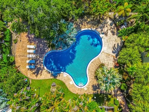 6904 N Kendall Dr #F203, Pinecrest, FL 33156