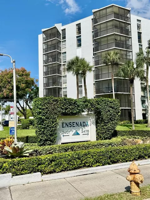 3475 N Country Club Dr #206, Aventura, FL 33180