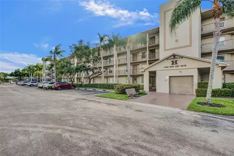 700 SW 137th Ave #402H, Pembroke Pines, FL 33027