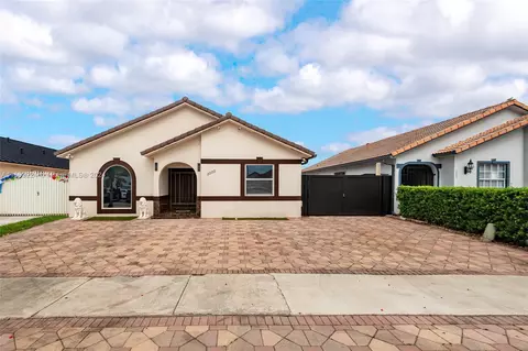 3233 W 76th Pl, Hialeah, FL 33018 photo 1