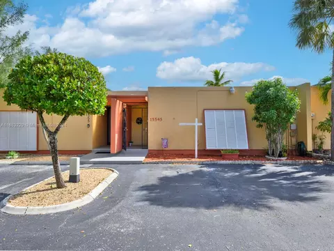 Exterior - 15545 N Cairnryan Ct, Miami Lakes, FL 33014 photo 2 of 15