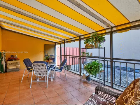 Exterior - 15545 N Cairnryan Ct, Miami Lakes, FL 33014 photo 9 of 15