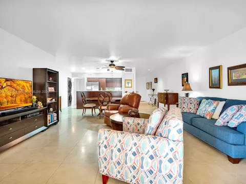 Living - 15545 N Cairnryan Ct, Miami Lakes, FL 33014 photo 3 of 4