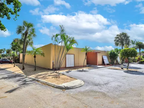 Exterior - 15545 N Cairnryan Ct, Miami Lakes, FL 33014 photo 14 of 15