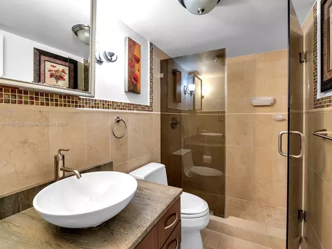 Bath - 15545 N Cairnryan Ct, Miami Lakes, FL 33014 photo 2 of 2