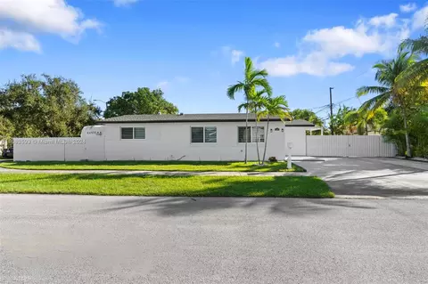 11460 Douglas Dr, Miami, FL 33176