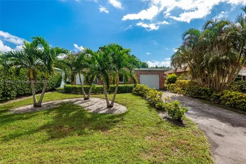 484 W Royal Palm Rd, Boca Raton, FL 33432
