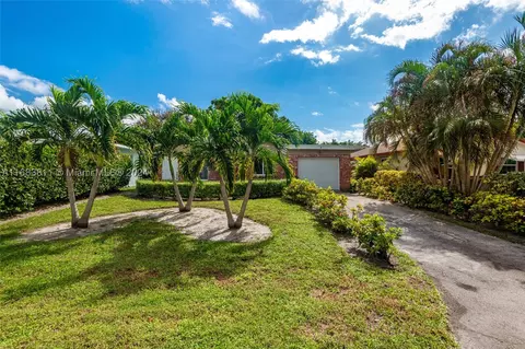 484 W Royal Palm Rd, Boca Raton, FL 33432
