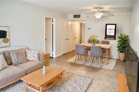 220 SW 9th Ave #118, Hallandale Beach, FL 33009