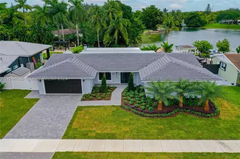 8215 SW 140th Ave, Miami, FL 33183