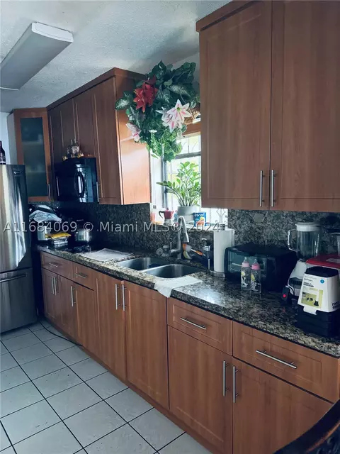 6579 W 22nd Ln, Hialeah, FL 33016 photo 1