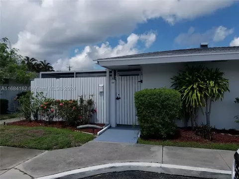 154 West Ct #0, Royal Palm Beach, FL 33411