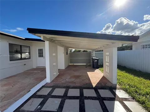 Undisclosed, Miami, FL 33177 photo 11