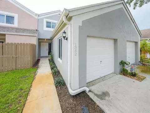 1382 NW 123rd Ter, Pembroke Pines, FL 33026