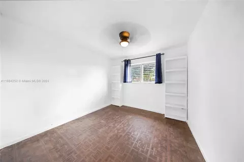 1445 W 5th Ln, Hialeah, FL 33010 photo 16