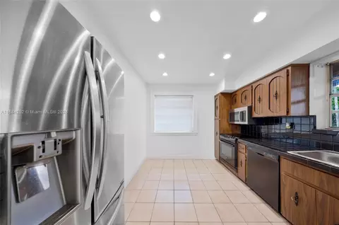 1445 W 5th Ln, Hialeah, FL 33010 photo 11