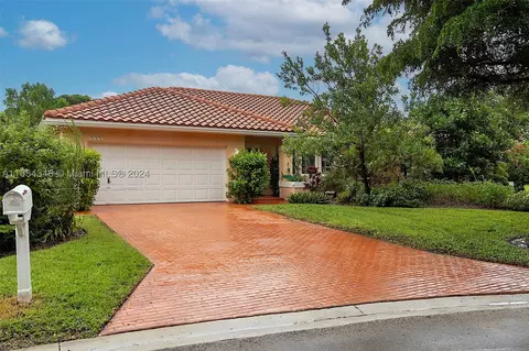 5855 NW 47th Pl, Coral Springs, FL 33067
