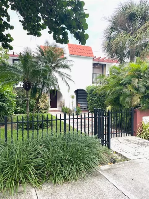 265 Grapetree Dr #108, Key Biscayne, FL 33149