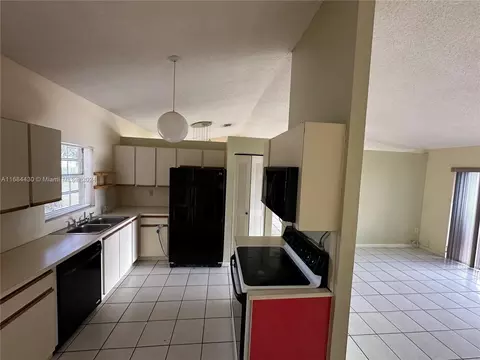 Undisclosed, Hialeah, FL 33015 photo 3