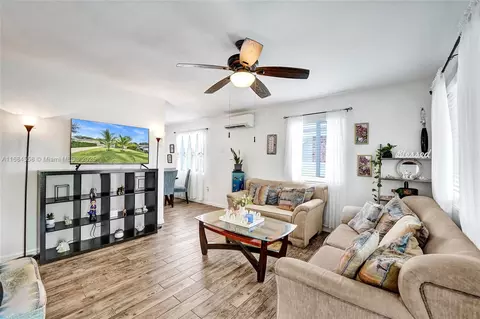 2726 Taylor St, Hollywood, FL 33020