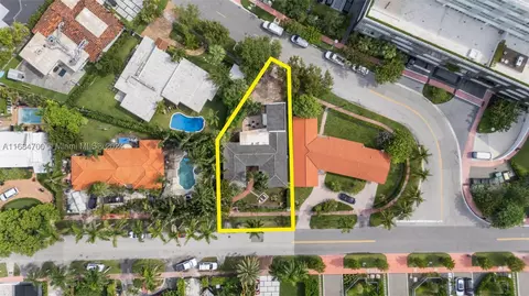 911 W 47th Ct, Miami Beach, FL 33140